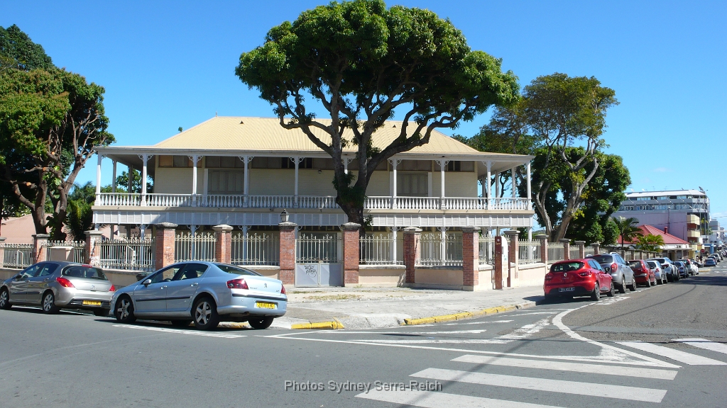 Noumea Bibliotheque Bernheim.JPG - Nouméa - Bibliothèque Bernheim. Août 2014